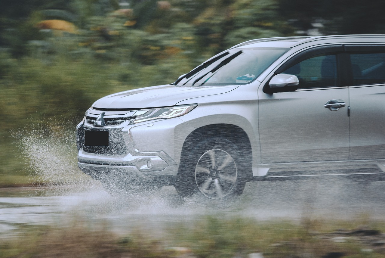 Mitsubishi Outlander on Brisbane roads
