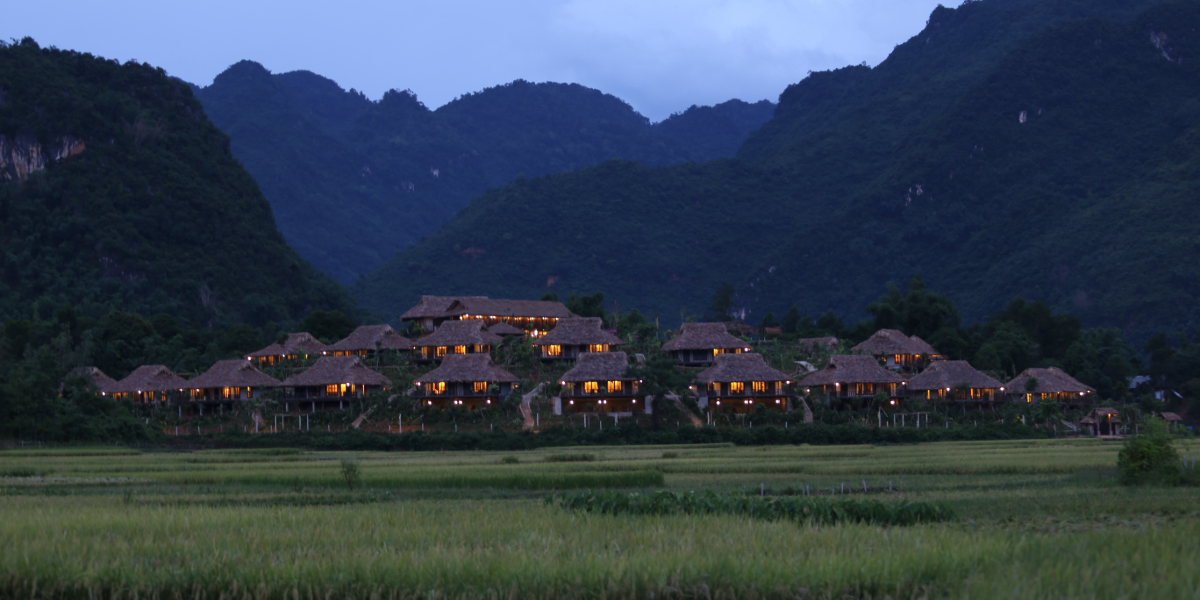 Mai Châu Ecolodge về đêm
