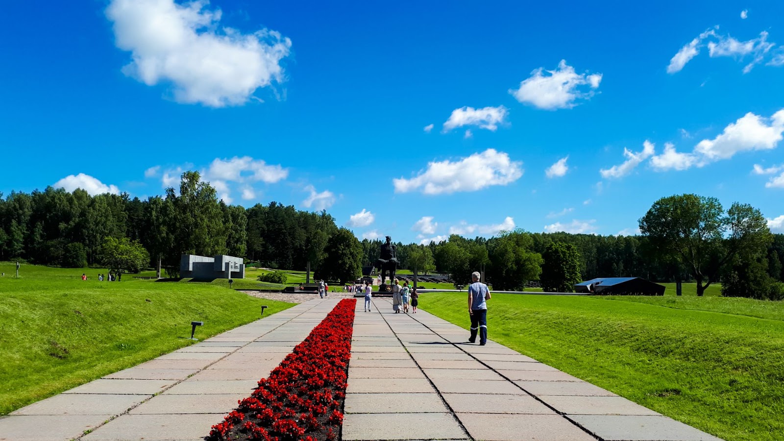 Дорога к мемориалу