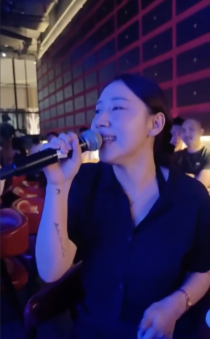 former trainee Vivian Jo Hyeon Gi singing 