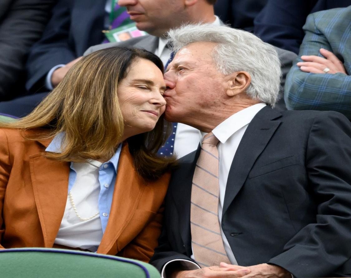 Dustin Hoffman, 86, Shares Rare PDA Moment With Wife Lisa - Newsweek
