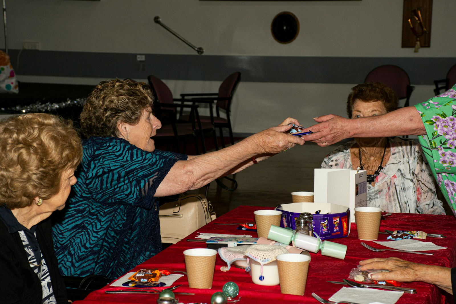 15 Festive Holiday Activities for Seniors