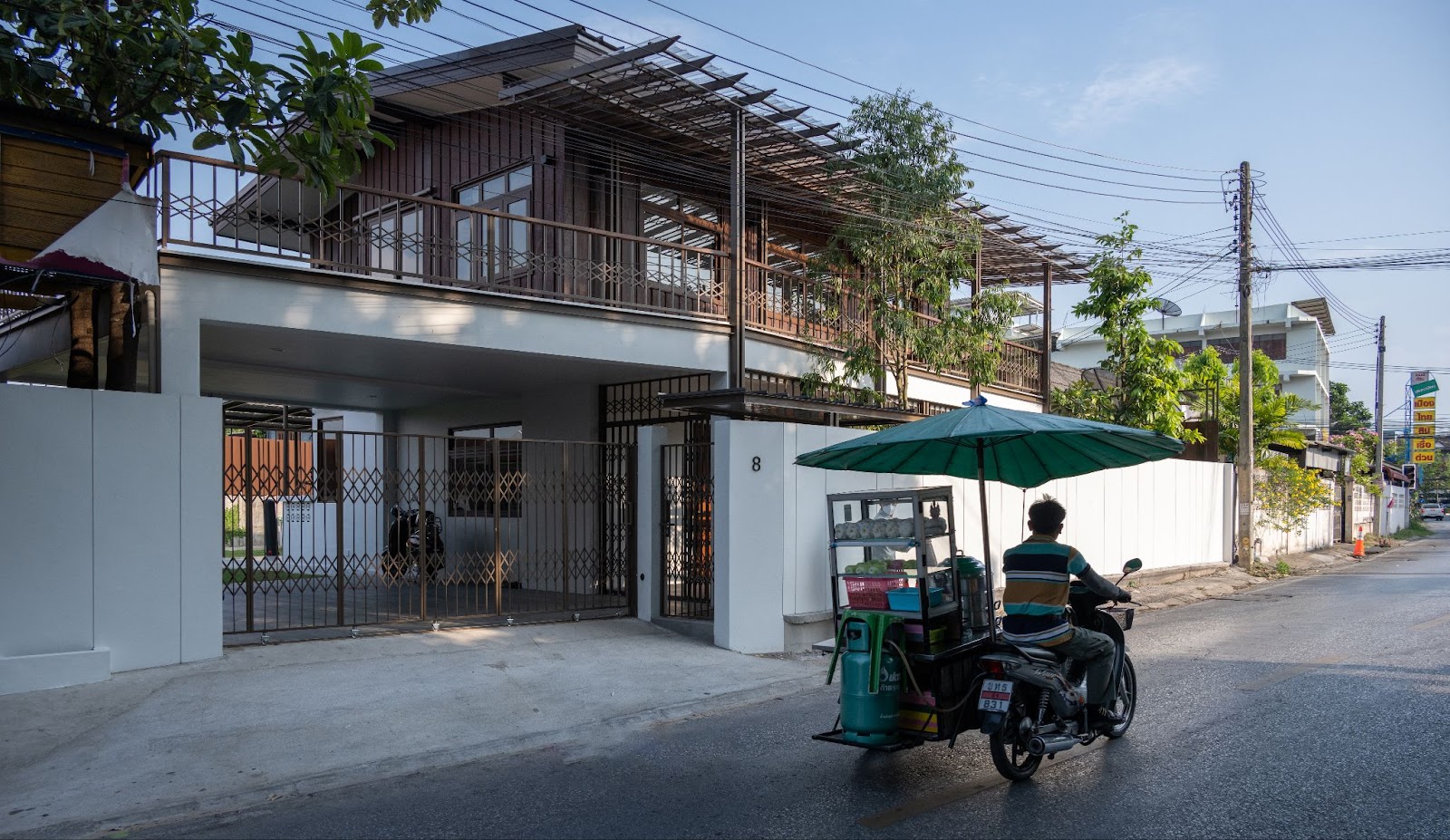 EKAR Architects รีโนเวทบ้านไม้ บ้านไม้สองชั้น