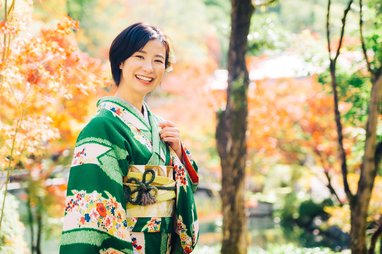 Seasonal kimono patterns and colors