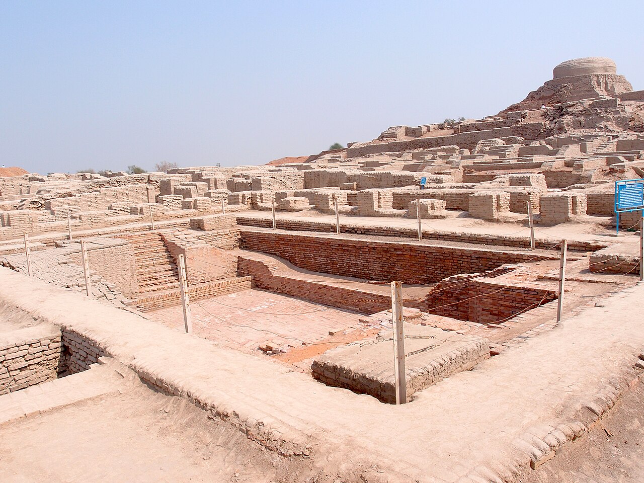 1280px Mohenjo daro