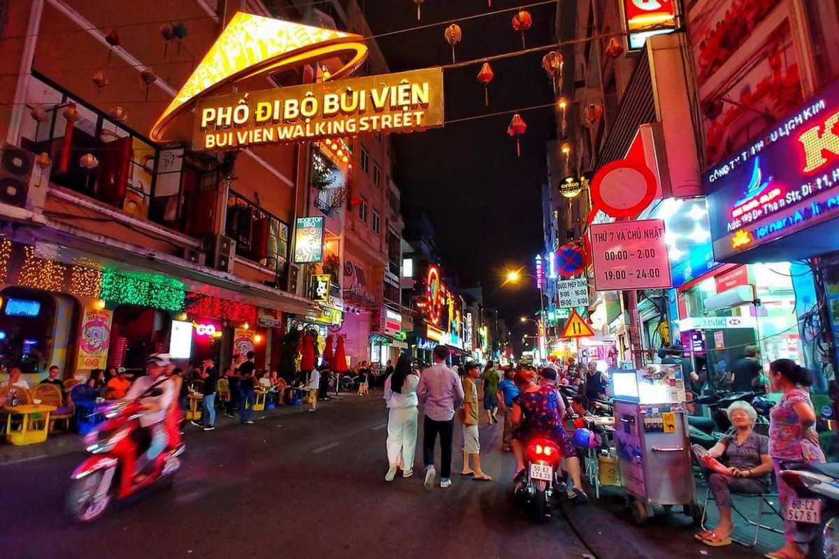 Bui Vien Street Nightlife: Heaven for the Youth & Backpackers in Saigon