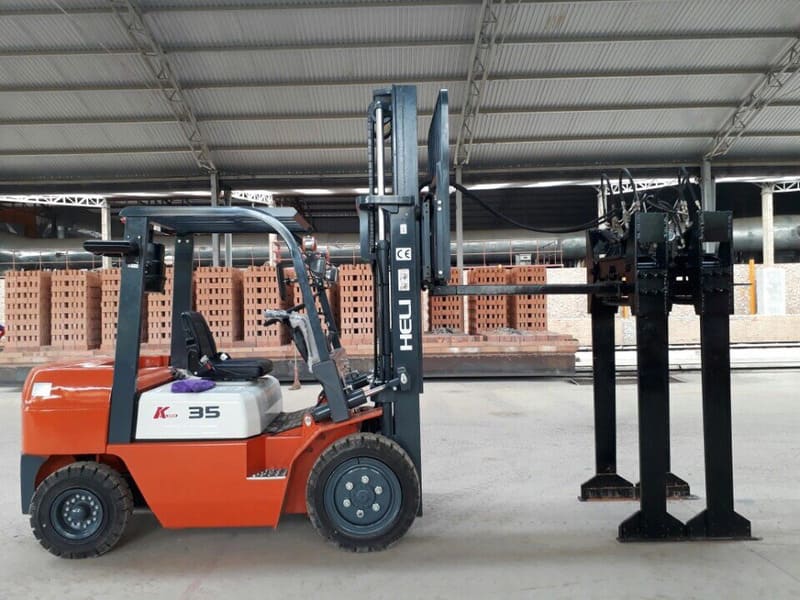 Khái niệm và 3 loại xe nâng kẹp gạch phổ biến Khái niệm và 3 loại xe nâng kẹp gạch phổ biến