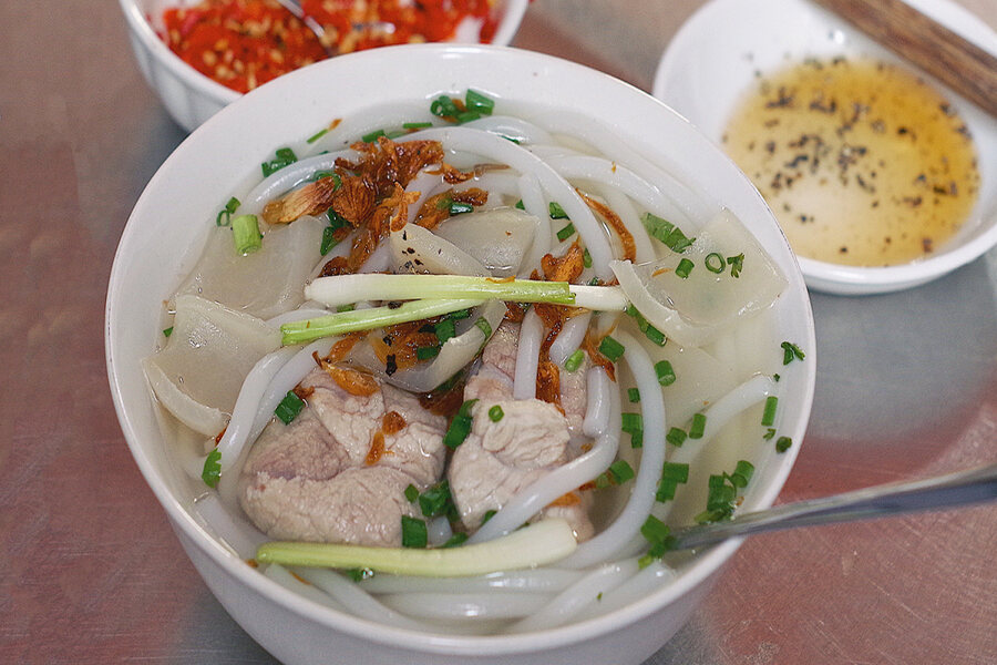 The attractive appearance of Ben Co thick noodle soup. Source: VnExpress