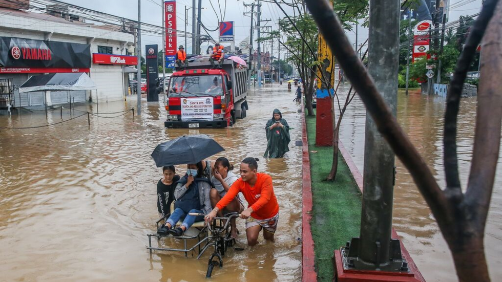 Le bilan des inondations soudaines et des glissements de terrain causs par le typhon Yagi et la mousson du sud-ouest aux Philippines s'lve  15 morts.
le 5 septembre 2024