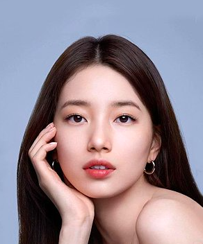 This contains an image of Miss A Suzy