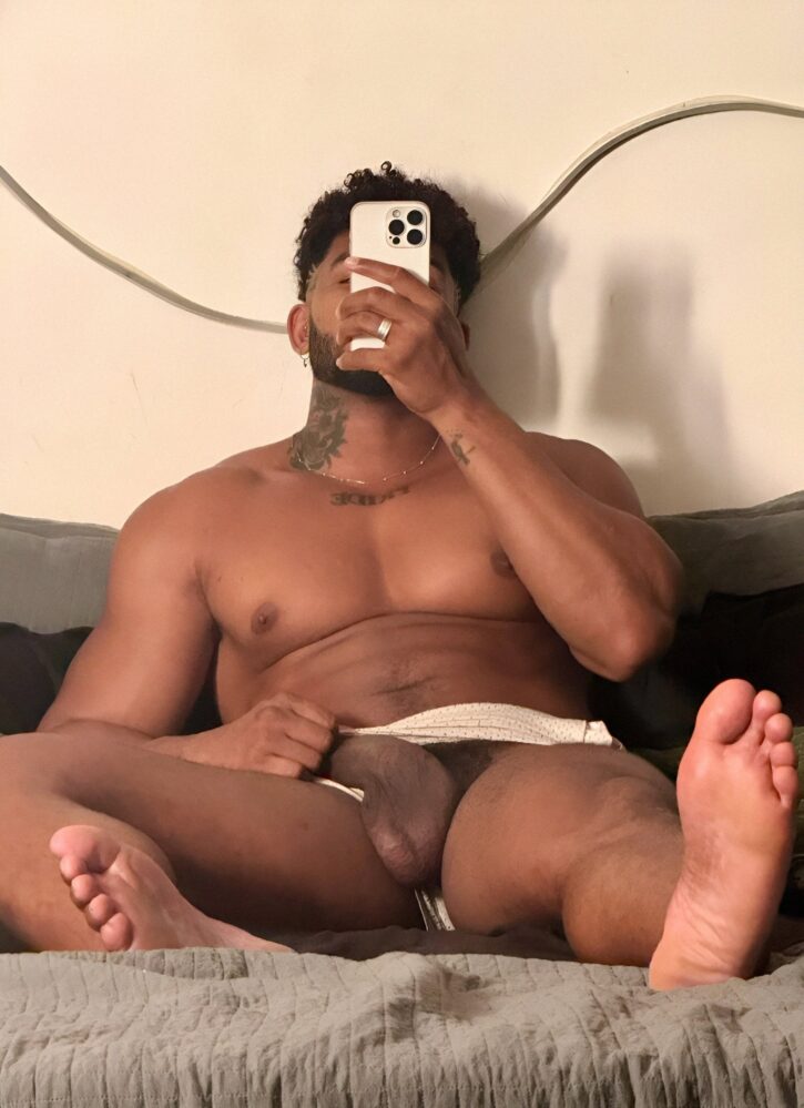 Lipe Scorpio taking gay xxx porn photos jerking his erect cock in bed while taking an iphone mirror selfie