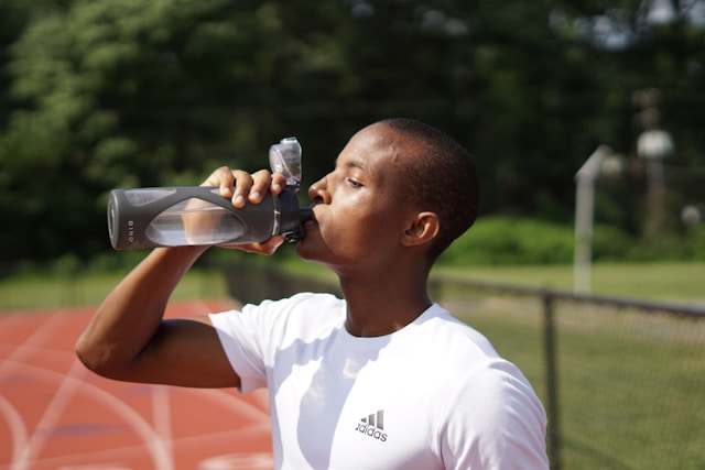 How much water should you drink as an athlete according to Science?