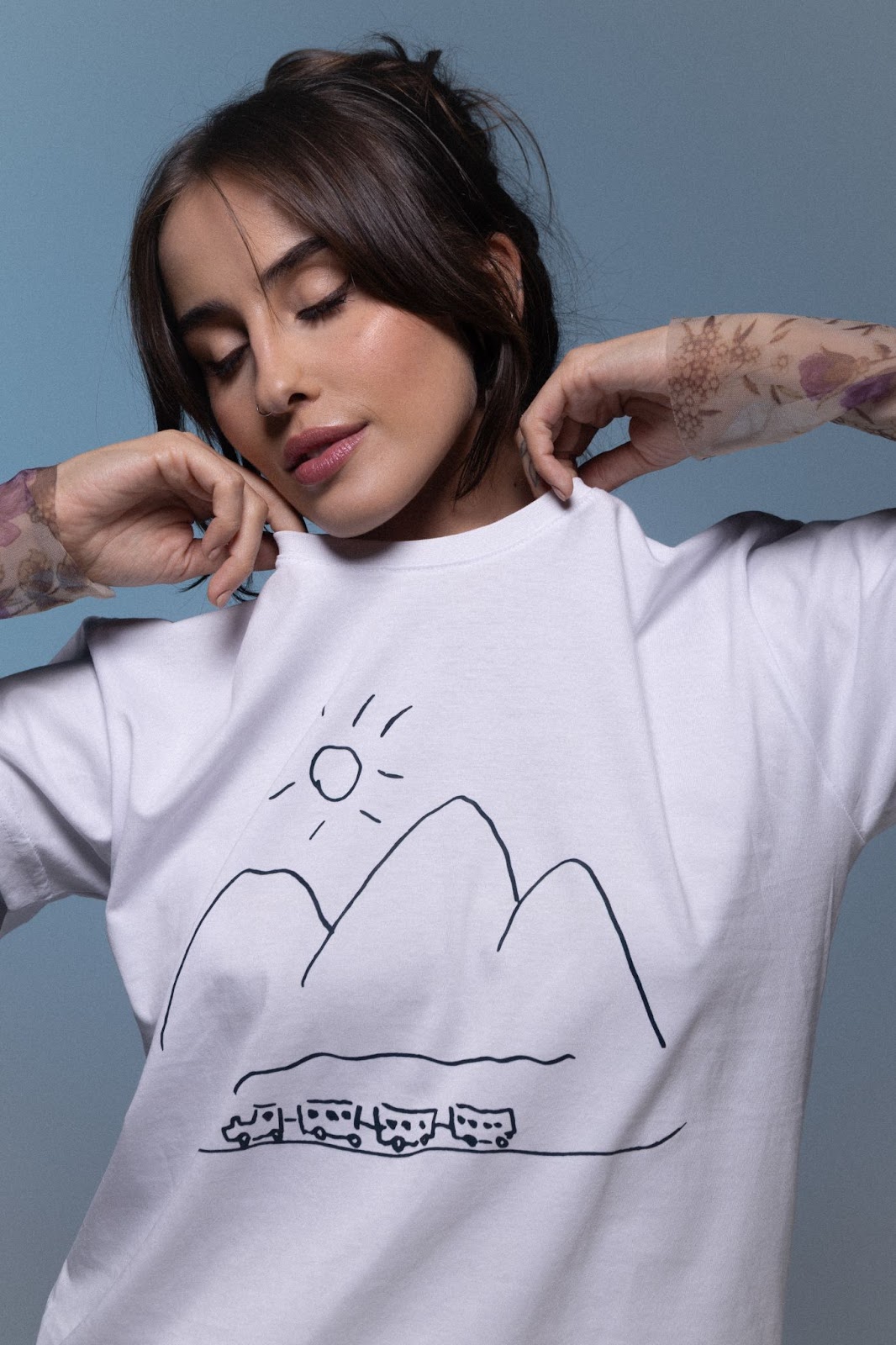 Modelo para a campanha algodão Pima Estampada Chico Rei Camiseta Geraes