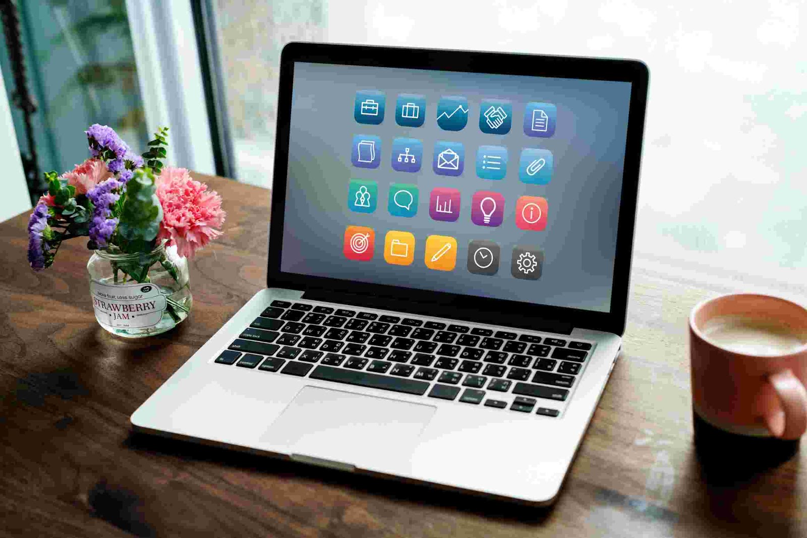 https://www.freepik.com/free-photo/laptop-wooden-table_2826108.htm#fromView=search&page=1&position=0&uuid=285fe945-168d-4c68-a4e6-b4d5ccae5b3a&query=Apps+computer