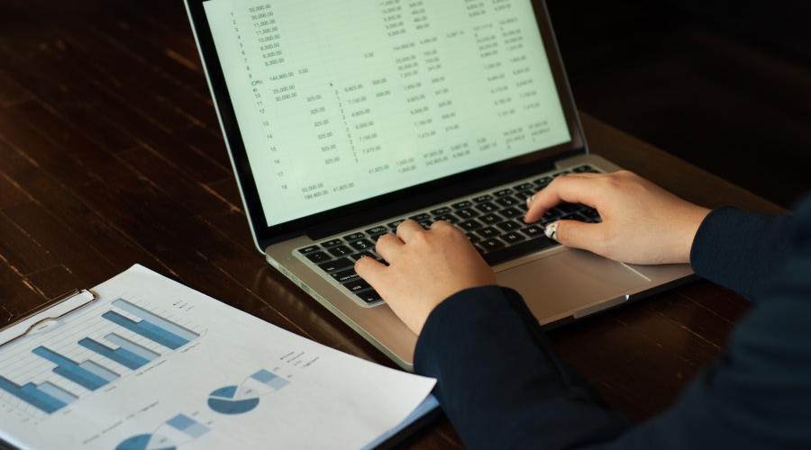 A person typing on a computer

AI-generated content may be incorrect.