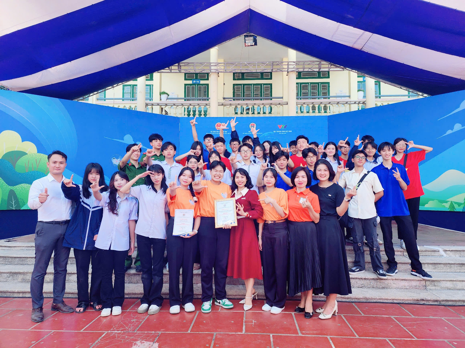 TRƯỜNG THPT CHUYÊN LÊ QUÝ ĐÔN XUẤT SẮC GIÀNH GIẢI NHẤT CUỘC THI "TRƯỜNG HỌC KHÔNG MA TÚY" SỐ 15, MÙA 2, NĂM 2024