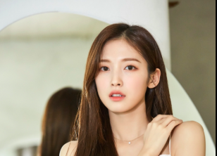 This contains an image of Oh My Girl Arin