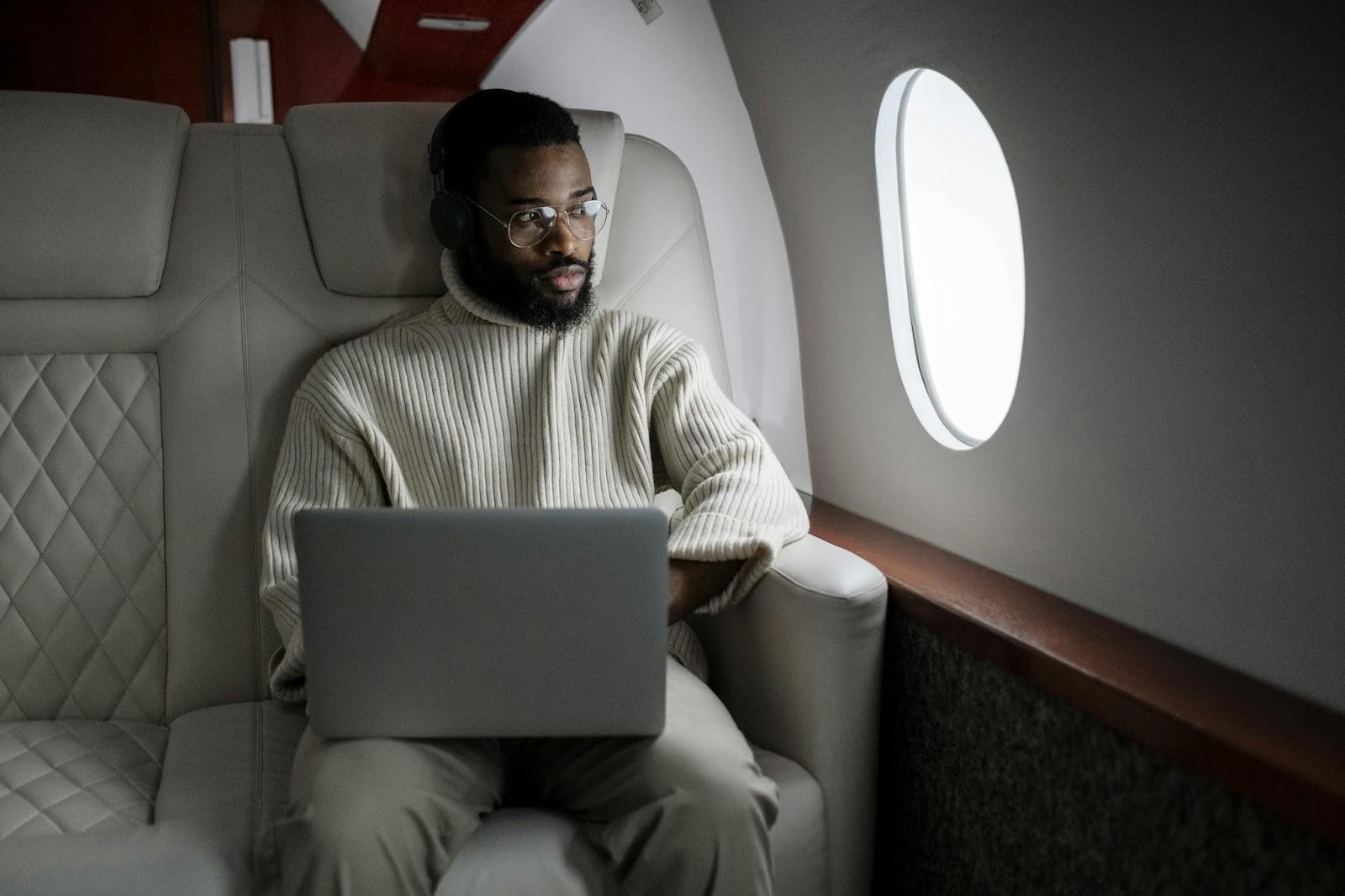 Flights with Benefits: Travel Perks You Should Use