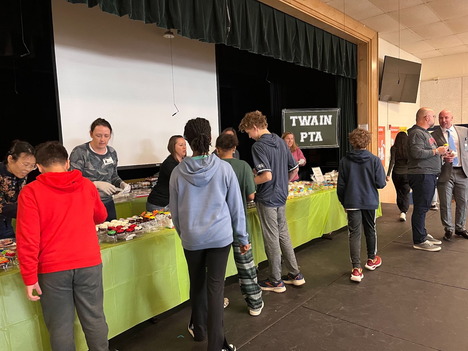 The PTA support Mark Twain's birthday with cupcakes for Staff and Students