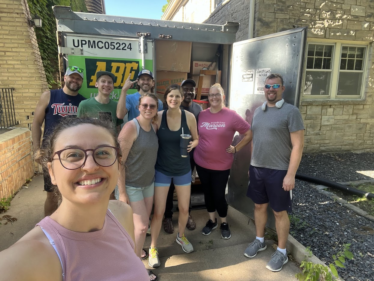 Selfie of Allea with friends before her move to Nashville