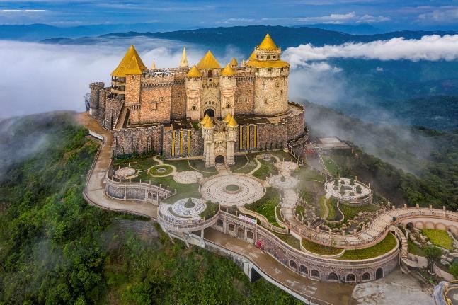 X:\1. TÀI LIỆU CHUNG\Tài liệu chung Sun World\Sun World Ba Na Hills\Hình ảnh - Video\Năm 2022\Bên ngoài khu lâu đài mới\0156.jpg