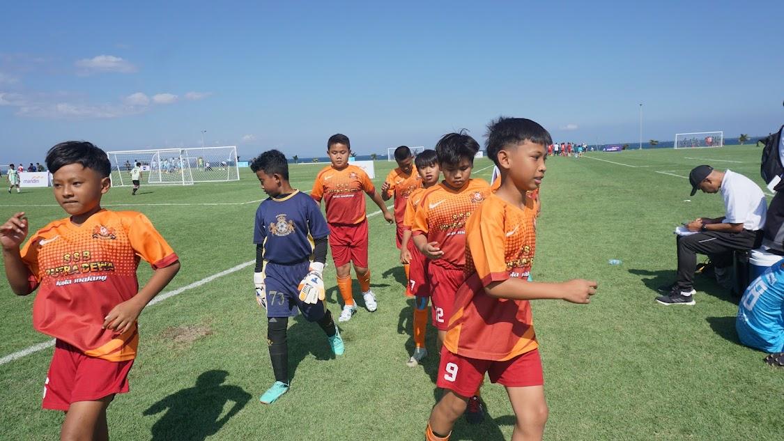 Pelatih di SSB Putra Dewa Malang