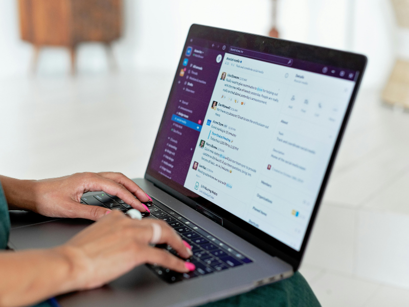 AI-driven automation for delivering consistent internal feedback to teams