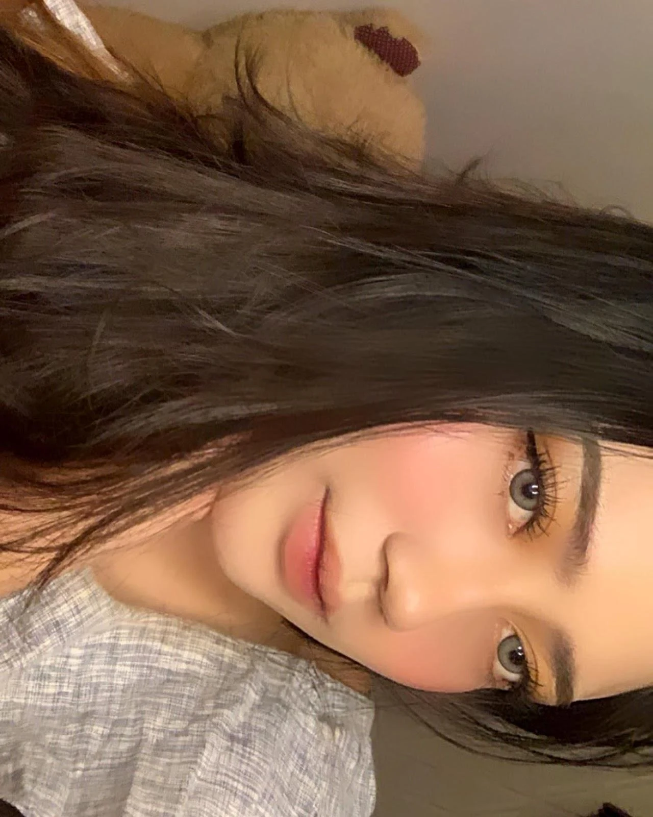 Cewek Indo Menawan dengan Tatapan Nakal, tatapan nakal, gadis cantik, wanita indo