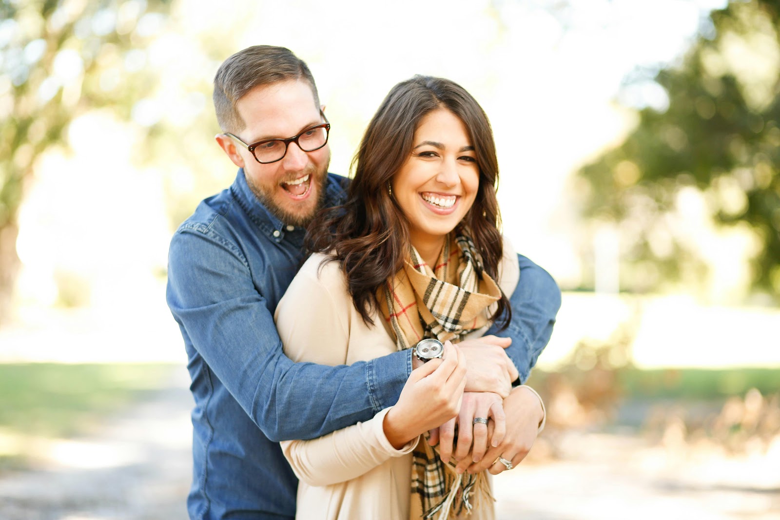 A happy couple in a park | Source: Pexels