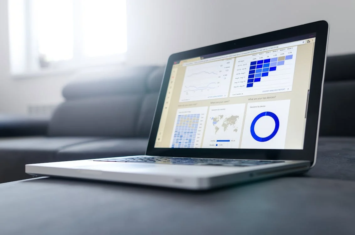 A computer on a table

AI-generated content may be incorrect.
