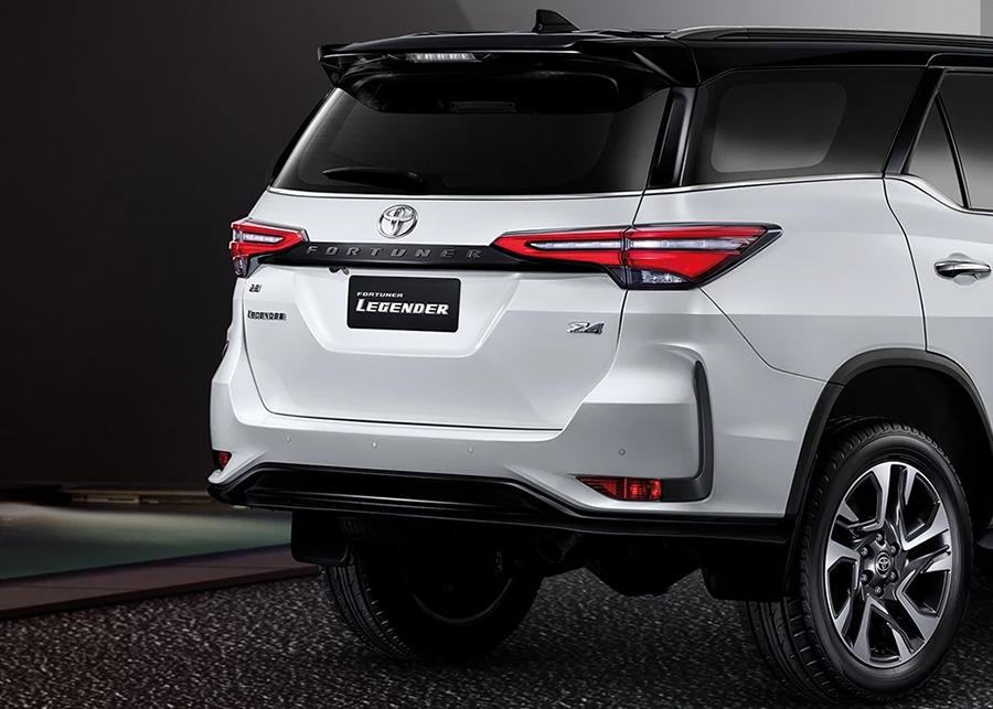 ดีไซน์ภายนอกรถยนต์ : Toyota Fortuner Legender 2023