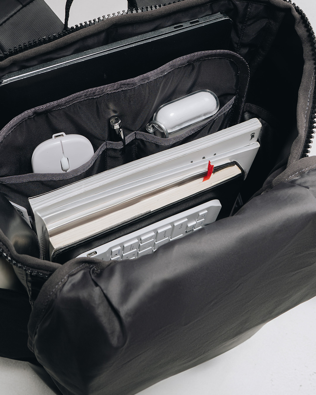 Detail Bodypack Rigide Laptop Backpack