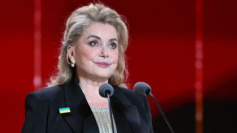 Catherine Deneuve, présidente, dédie la cérémonie des César 2025 à  l'Ukraine | Vanity Fair