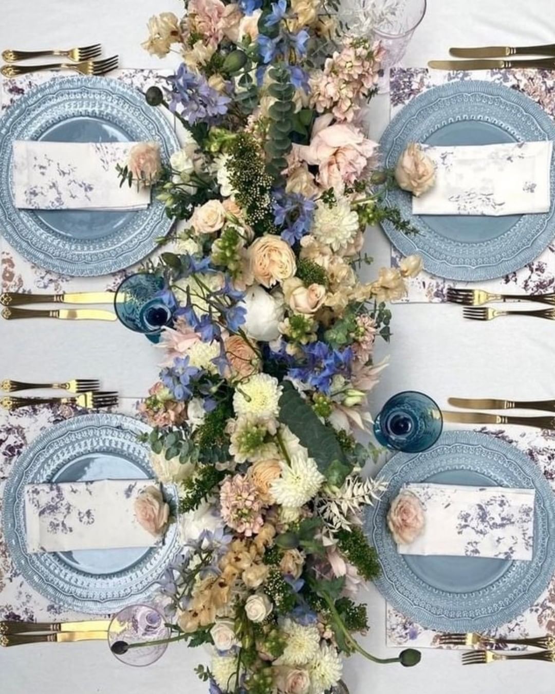 winter wedding colors dusty blue table decoration ideas