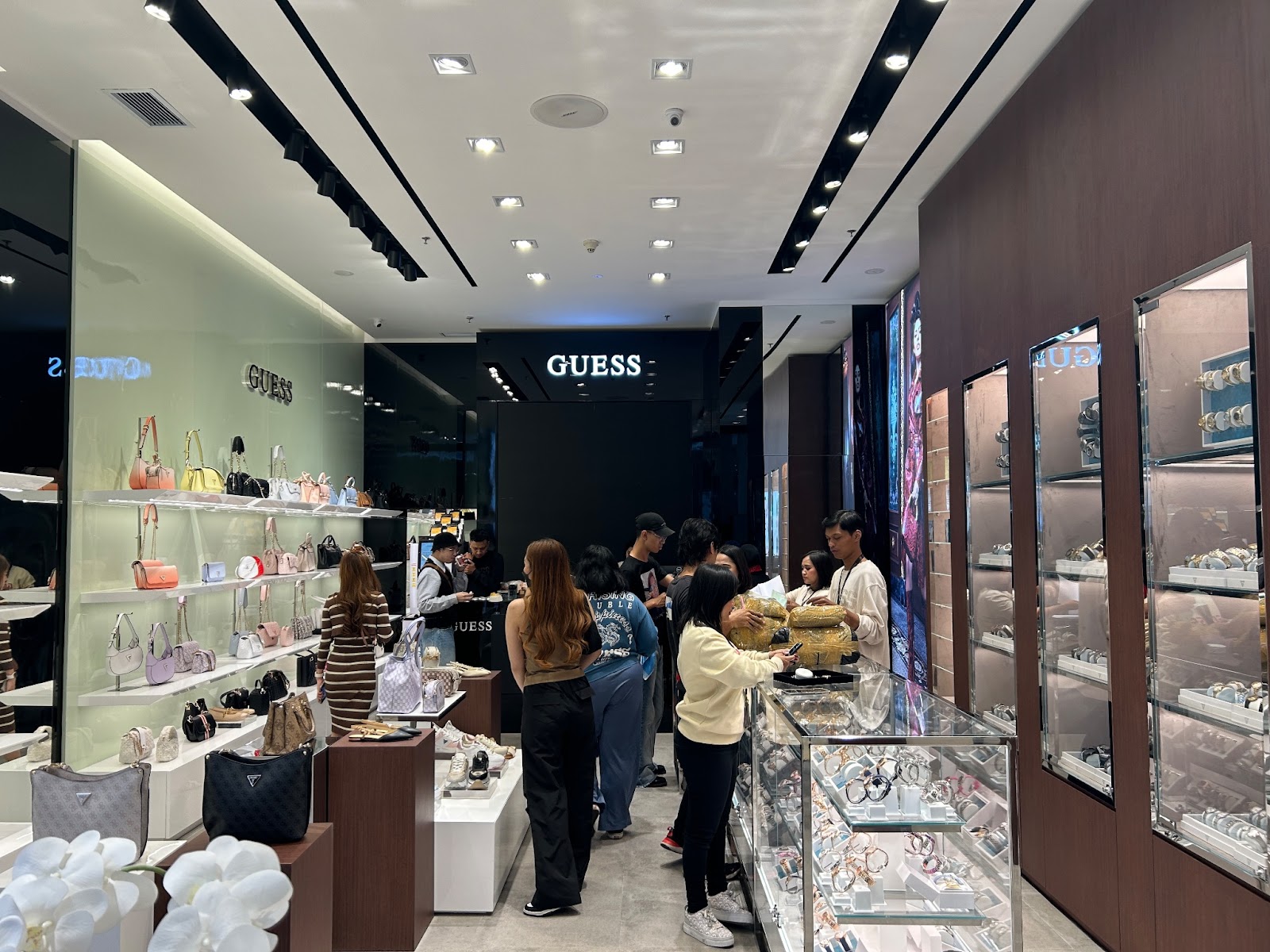 GUESS Accessories di Mall Kota Kasablanka