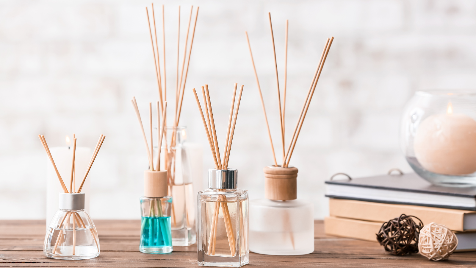 Gambar beberapa reed diffuser dengan desain botol berbeda/Sumber: Canva