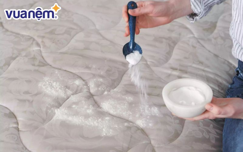 Baking soda là chất có khả năng tẩy trắng, khử mùi và diệt vi khuẩn hiệu quả