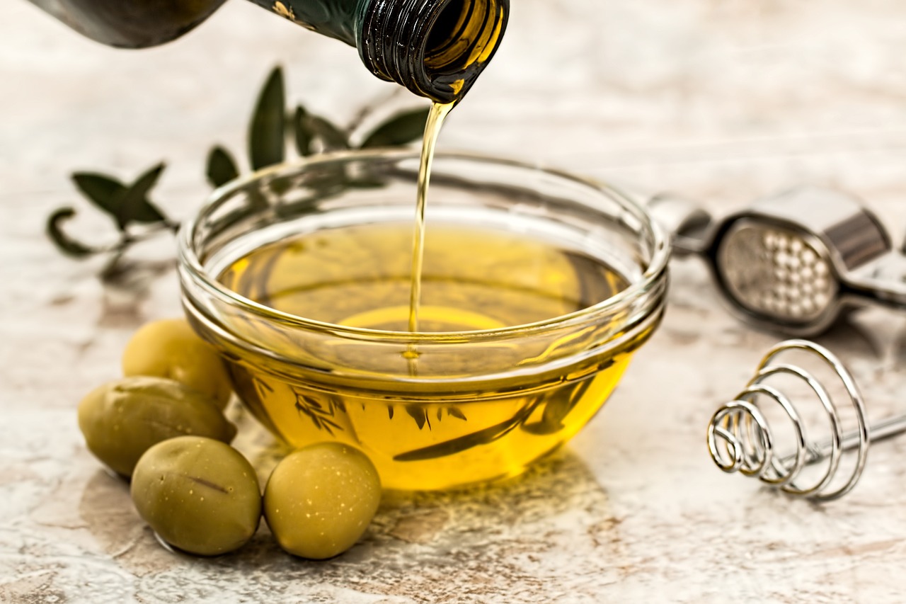 Discover a powerful natural recipe to lower blood sugar fast using garlic, walnuts, green apple, and olive oil. Easy to make, effective, and perfect for diabetes support.
