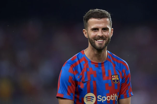 Miralem Pjanic: Hành Trình Sự Nghiệp Của Một Tài Năng Bóng Đá