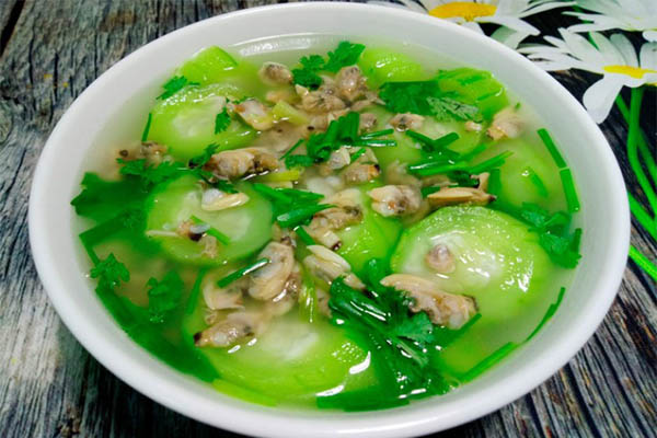 Canh nghêu là món ăn chế biến đơn giản sẽ giúp bạn giải tỏa được mệt mỏi, oi nóng 
