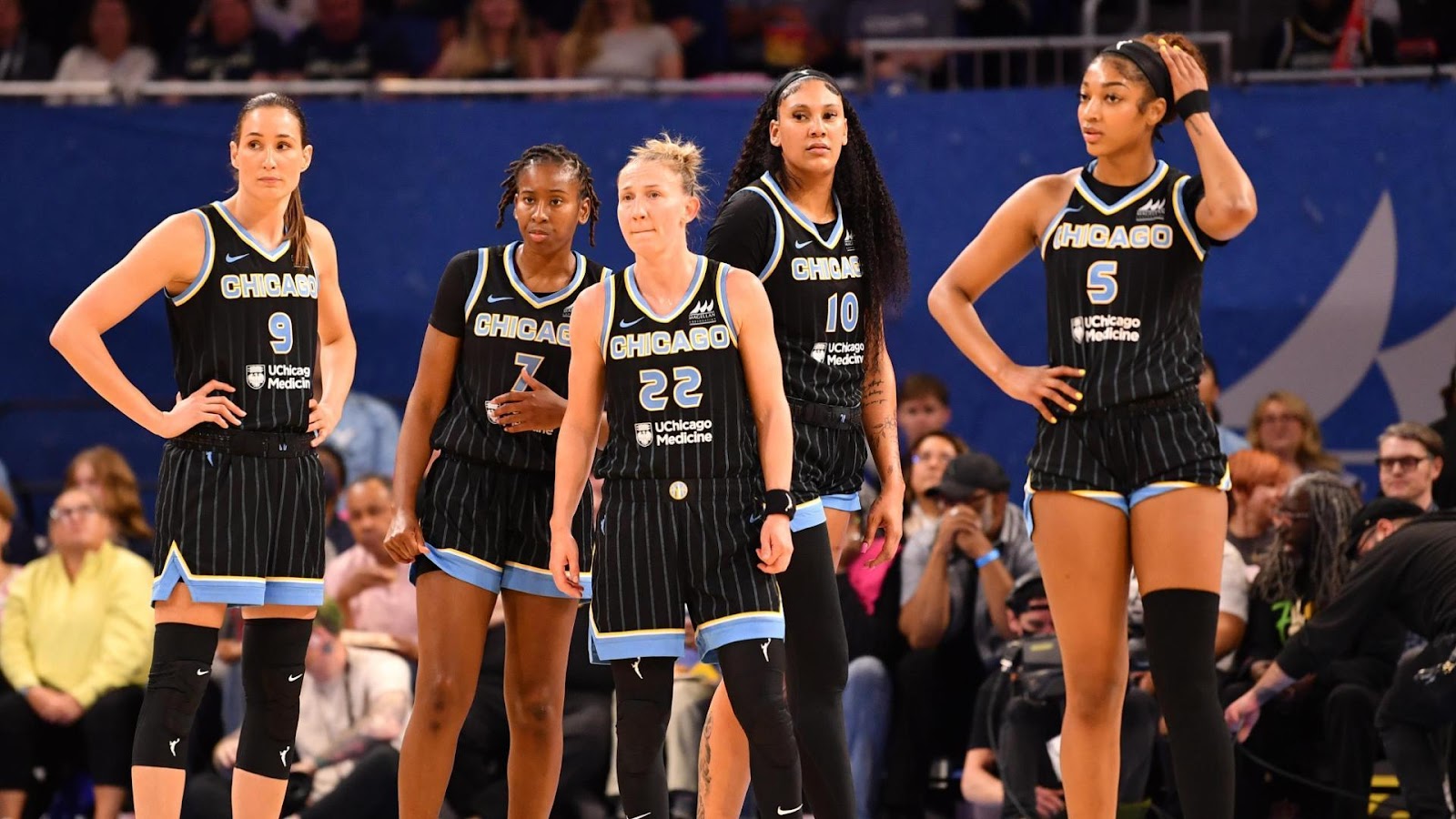 L'équipe du Sky à la mi-temps du match contre Dallas le 1er Juin 2025. La fin s'est soldé par une victoire pour Chicago : 94-83 . Crédit : ESPN.