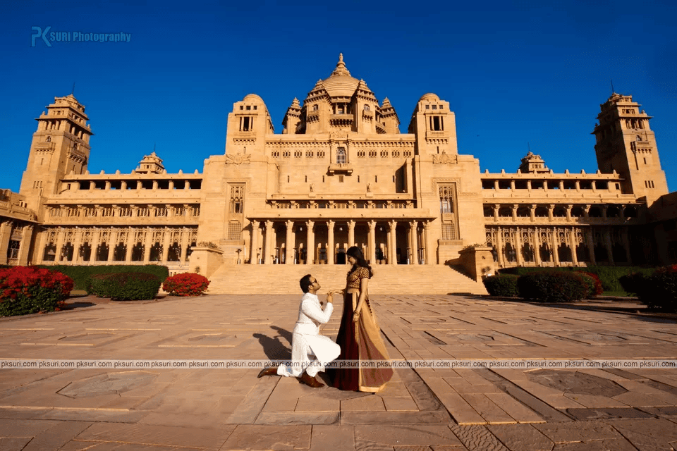 Royal pre-wedding photoshoot at Mehrangarh Fort, Jodhpur, capturing a couple’s proposal moment.