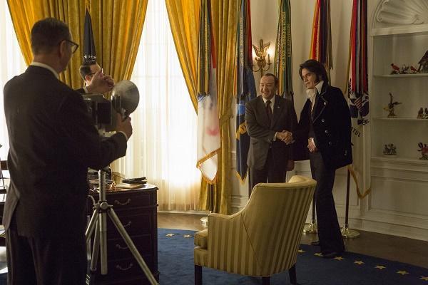 4.ELVIS & NIXON 4