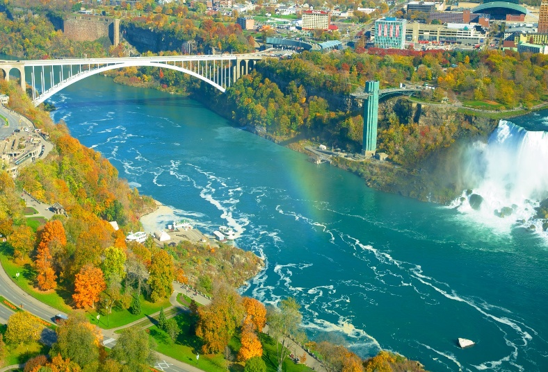 Maid of the Mist tại Trung tâm Niagara Falls | Expedia