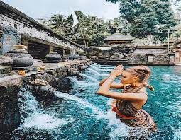 Đền Tirta Empul, ngôi đền khách xếp hàng để tắm nước thánh ở Bali | Công Ty  Du Lịch Smile Travel