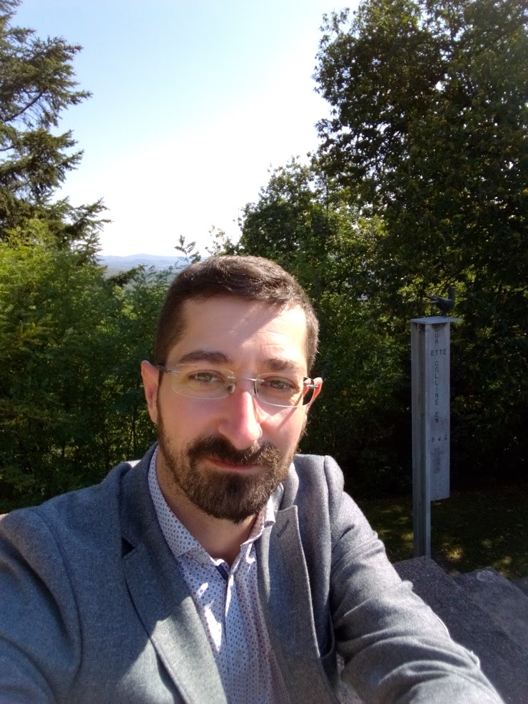 #Artisan de la #Paix venu des Alpes jusqu'au pied des Vosges issu d'un parcours complet en #science expérimentale #Mecanique (Apprenti de Sir Isaac NEWTON), je me consacre à la réalisation d'1 monde Libre comme de la maîtrise de la #Force (+ de ses degrés de Liberté) à 2 pas du #ForrestClub (site Le Corbusier).
De nature à tester pour moi et pour les autres, je garde le sens de l'#humour et mon fidèle couteau suisse toujours à portée de main : à me suivre, ça joue...
Mes méthodes = PRINCE2 Agile (gestion de projet) x C-K / DKCP (créativité, conception scientifique)
Mes Valeurs = Attention + Audace + Ethique