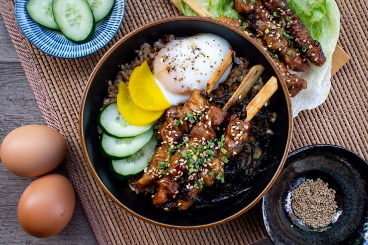 4 sticks of yakitori, 63-degree onsen egg, sautéed mushrooms, edamame, garlic fried Japanese rice


Please Select Quantity