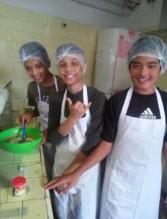 A imagem pode conter: 3 pessoas