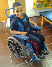 A imagem pode conter: 1 pessoa, sentado, bicicleta e criança