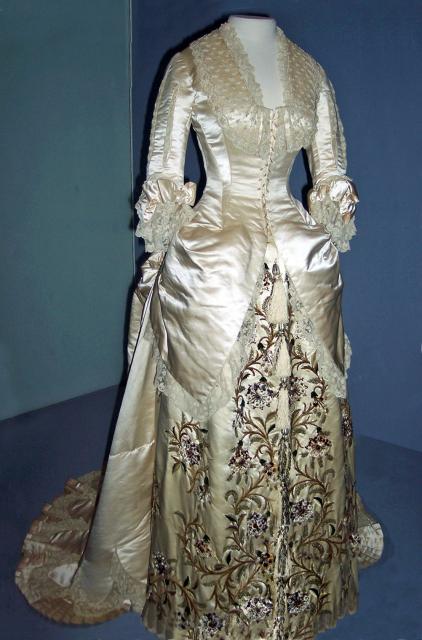 Evening Dress 1881.jpg